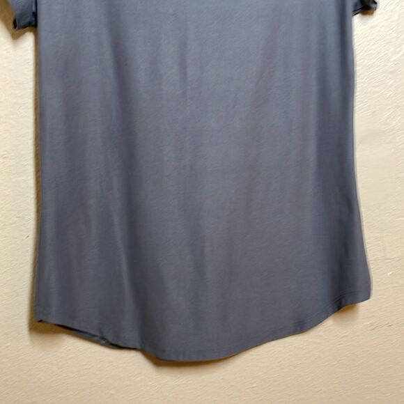 No Boundaries women's M(7-9) t-shirt gray "Heart" on front v-neck short sleeve - Picture 9 of 11